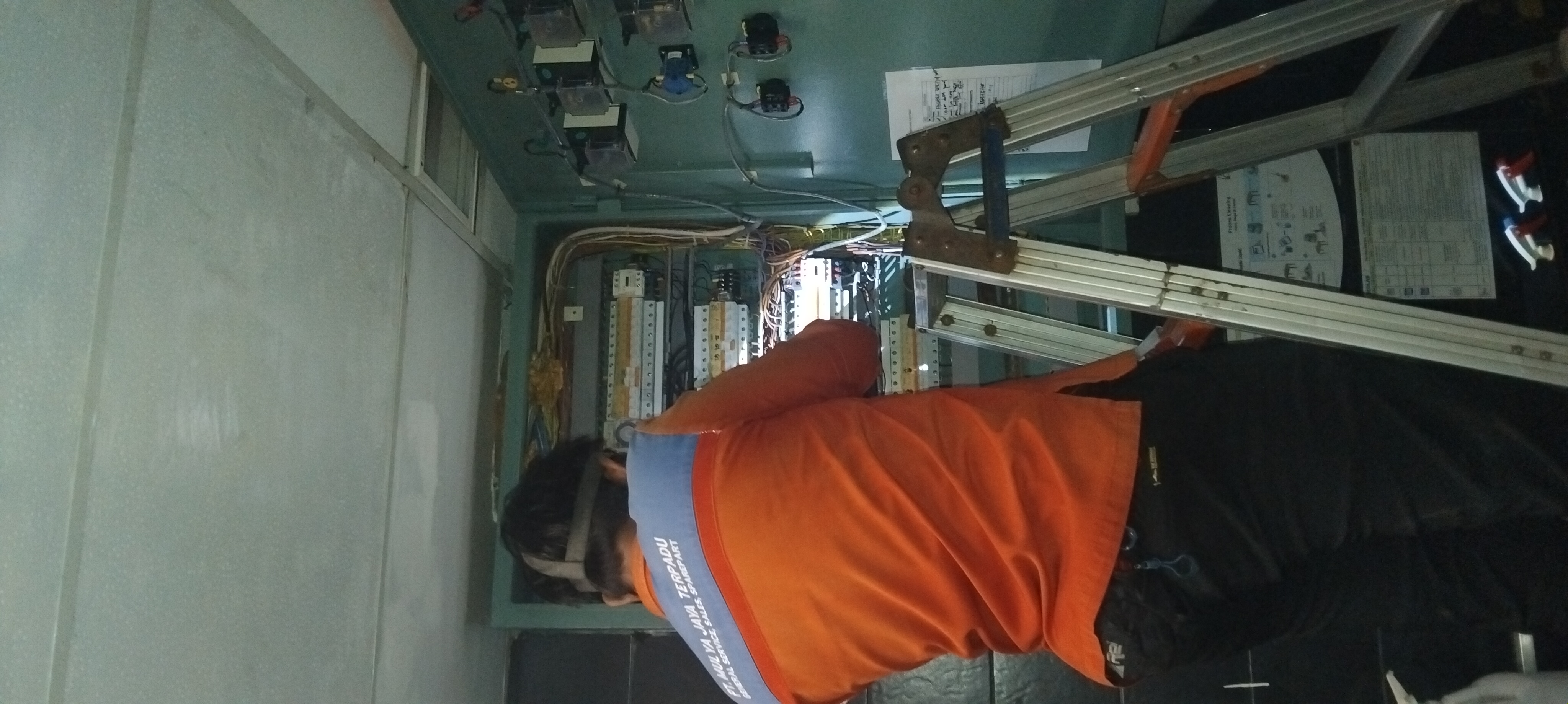 kontaktor panel listrik